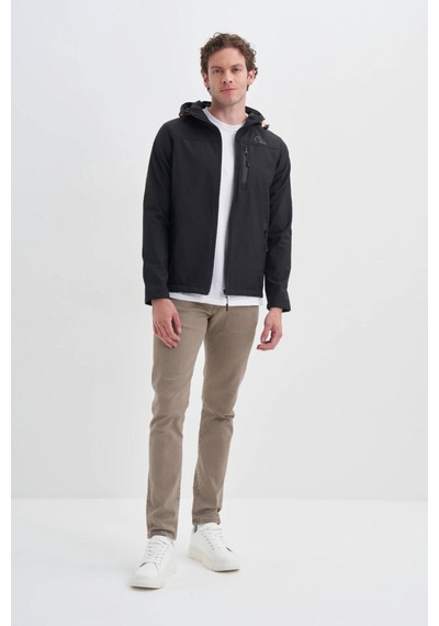 Cazador Outdoor Serisi Slim Fit Softshell Baharlık Mont Siyah