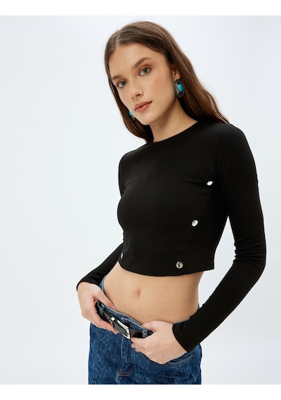 Koton Koton X Zeynep Bastık - Crop Tişört Uzun Kollu Yuvarlak Yaka Düğme Detaylı Siyah 5wak80023pk Siyah Koton Koton X Zeynep Bastık - Crop Tişört Uzun Kollu Yuvarlak Yaka Düğme Detaylı Siyah 5wak80023pk Siyah