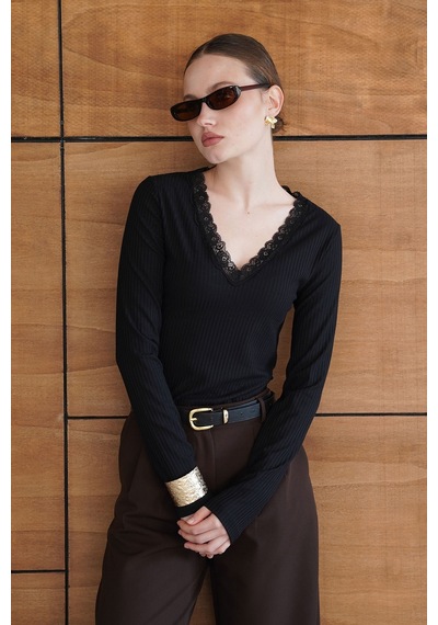 Verymoda Yakası Dantel Detaylı Bluz F2088 Siyah