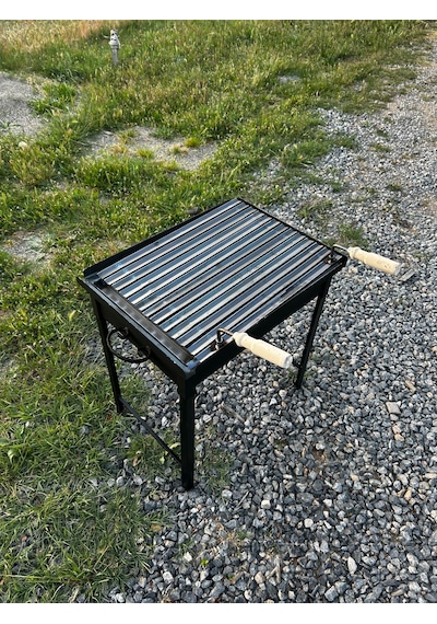 12 Kg Demir 40x50 Oluklu Köfteci Izgaralı Mangal Geçmeli Portatif Ayaklı 55 Cm Ayaklar Siyah
