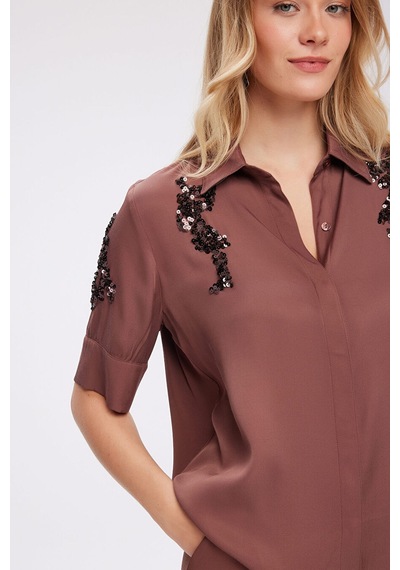 Faik Sönmez Payet Nakış Detaylı Rayon Viskon Kısa Kol Gömlek S26gml029 Us26gml02983 Koyu Kahve Faik Sönmez Payet Nakış Detaylı Rayon Viskon Kısa Kol Gömlek S26gml029 Us26gml02983 Koyu Kahve