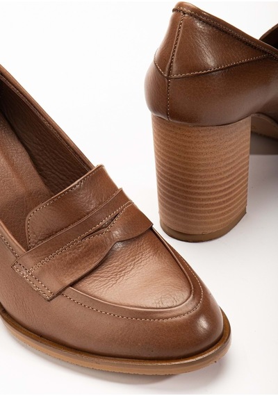 Analin Shoes Kadın Hakiki Deri Saraçlı Klasik Topuklu Ayakkabı Ceviz