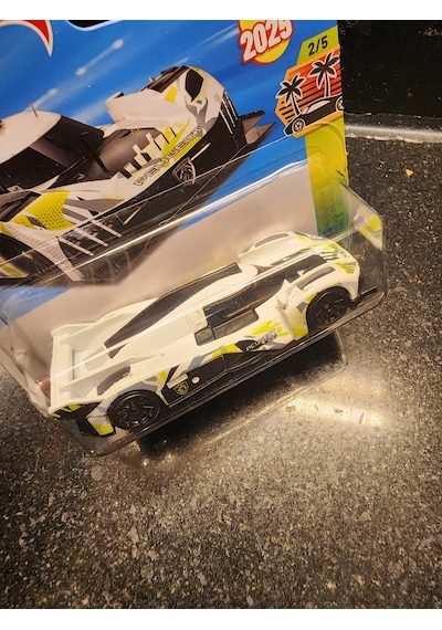 Hot Wheels 1/64 Peugeot 9x8 Hypercar