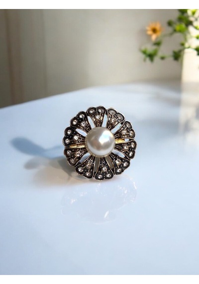 Black Diamond Taşlı İnci Çiçek Yüzük Beyaz