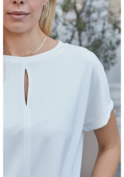 Jument Kadın İpeksi Yumuşak Kumaş Geniş Sıfır Yaka Önü Pencereli Yanları Yırtmaçlı Tshirt Bluz-krem Jument Kadın İpeksi Yumuşak Kumaş Geniş Sıfır Yaka Önü Pencereli Yanları Yırtmaçlı Tshirt Bluz-krem