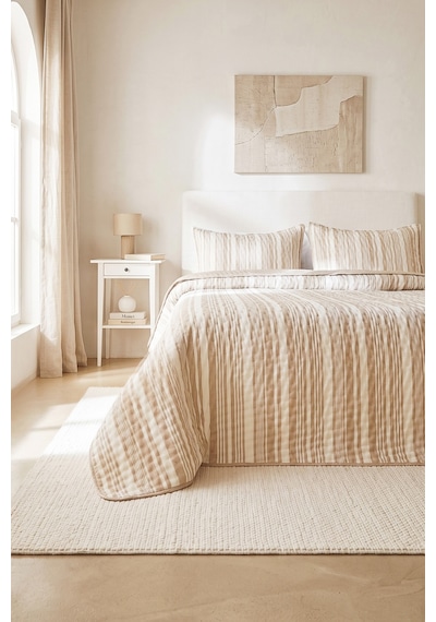 Ocean Home Textile Pamuklu Kapitoneli Bej Renk Çizgi Desen Çift Kişilik Yatak Örtüsü Seti 1 Adet 250 X 230 / 2 Adet 50 X 70 Cm