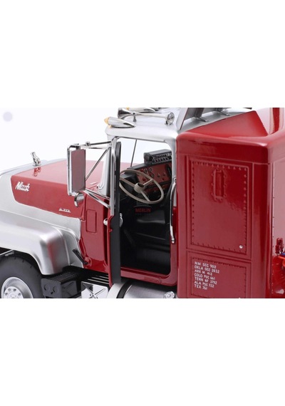 1/18 Mack Rl 700l Truck Year 1974 Red Metallic / Silver 1:18 Road Kings