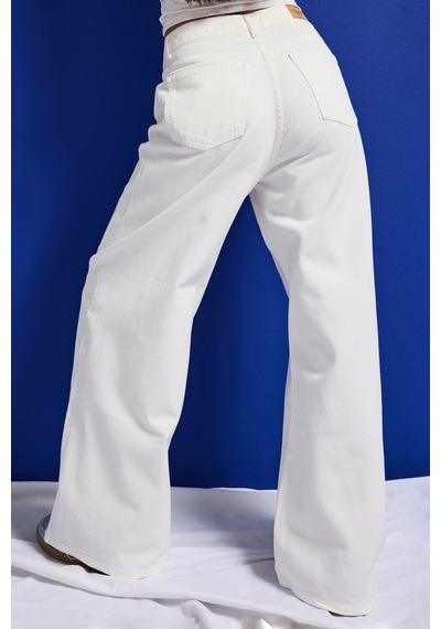 Itsbasic Kadın Kırık Beyaz 7s6-101 Mega Baggy Fit Kemer Detaylı Bol Kesim Denim Jean