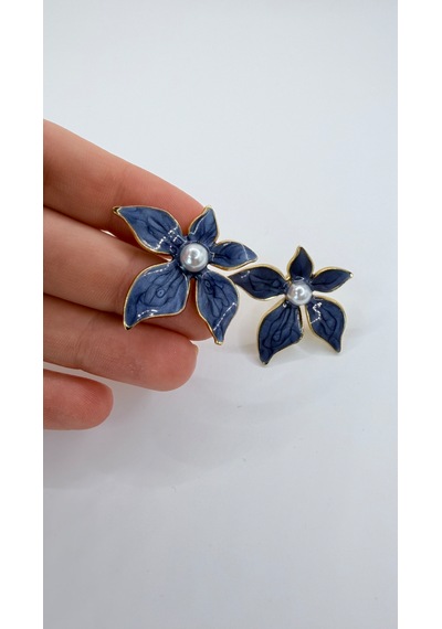 Rhea Jewelry Çiçek Figürlü Renkli Çelik Küpe 3,5 Cm İnci Detaylı Kadın Küpe Lacivert