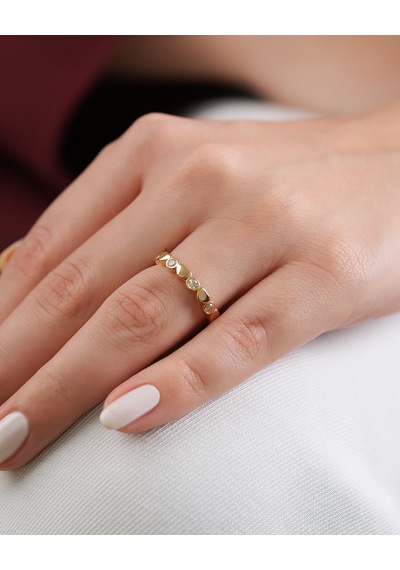 Debora Jewelry 14 Ayar Altın Sıralı Kalpli Taşlı Model Yüzük
