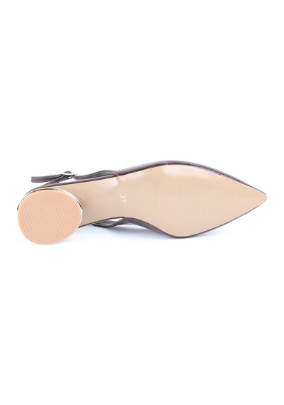 Libero L085.k2311 Parlak Rugan Arkası Açık Sivri Burun Metal Aksesuarlı Kısa Topuklu Kadın Slingback Ayakkabı Kahve Libero L085.k2311 Parlak Rugan Arkası Açık Sivri Burun Metal Aksesuarlı Kısa Topuklu Kadın Slingback Ayakkabı Kahve