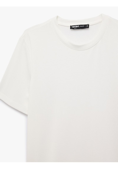 Koton Bisiklet Yaka Viskon Karışımlı Kısa Kollu Basic Slim Fit Tişört Beyaz 6sam10285mk