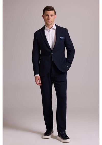 Erkek Lacivert Slim Fit Sivri Yaka Takım Elbise