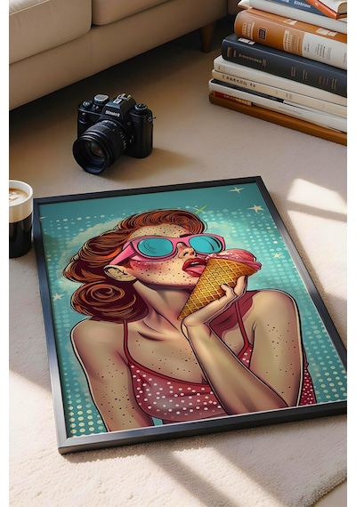 Dondurma Yiyen Kadın Çerçeveli Tablo - Pop Art Poster Tablo