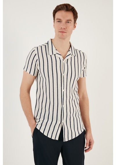 Buratti Çizgili Pamuk Karışımlı Kısa Kollu Apaş Yaka Regular Fit Erkek Gömlek Cf24S117664 Beyaz Buratti Çizgili Pamuk Karışımlı Kısa Kollu Apaş Yaka Regular Fit Erkek Gömlek Cf24S117664 Beyaz
