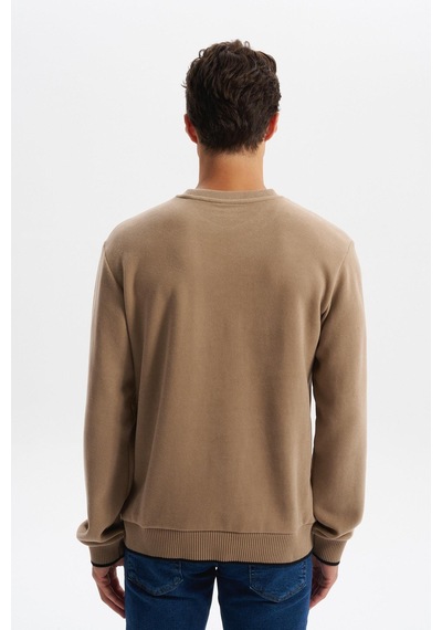 AR-MA Arma Erkek Regular Fit Karbon Fırçalı Selanik Kumaş Bisiklet Yaka Süs Etiketli Sweatshirt Kazak K30124698802 Füme - Gri AR-MA Arma Erkek Regular Fit Karbon Fırçalı Selanik Kumaş Bisiklet Yaka Süs Etiketli Sweatshirt Kazak K30124698802 Füme - Gri