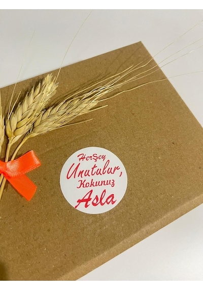 Herşey Unutulur Kokunuz Asla Kırmızı Yazılı Yuvarlak Yapışkanlı Etiket 5x5 Cm 100 Adet