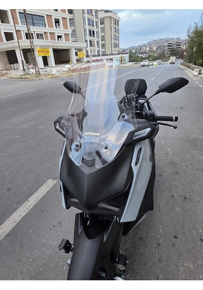 Motocam Yamaha Xmax Techmax Ön Cam 2025-2026 Model 63cm Şeffaf Renkli 4mm Asansörlü