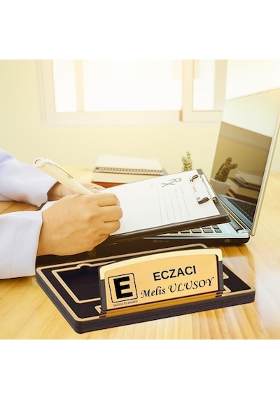 Eczacılara Özel Tasarımlı Masa Üstü Ahşap Masa Üstü İsimlik