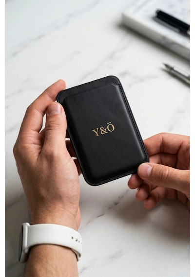 Vanilla Collection Kişiye Özel İsim Baskılı Deri Magsafe Uyumlu Mıknatıslı Telefon Arkası Kartlık Siyah