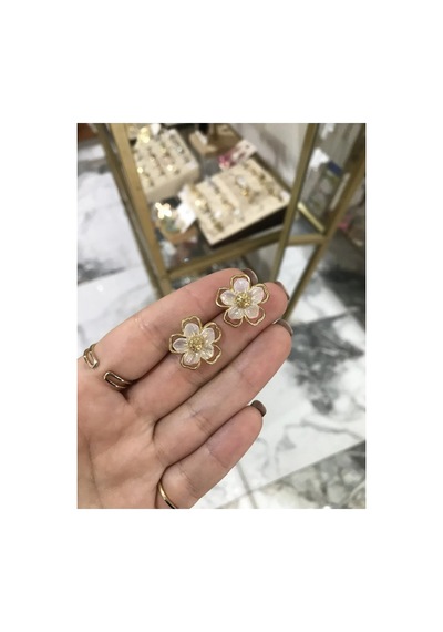 Gold Detaylı Minimalist Çiçek Küpe Altın