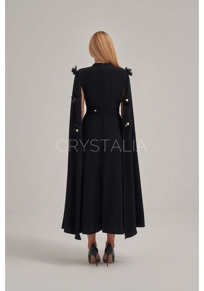 Crystalia İnci Ve Taş İşlemeli Çiçek Detaylı Siyah Krep Elbise Siyah Crystalia İnci Ve Taş İşlemeli Çiçek Detaylı Siyah Krep Elbise Siyah