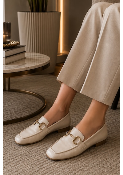 Kadın Loafer Makosen Metal Tokalı Rugan Günlük Ayakkabı Krem
