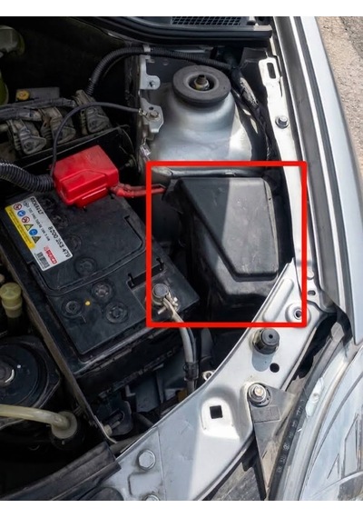 Renault Clio 2 Role Kutu Kapağı,üst Role Ve Sigorların Takıldığı Kutunun Kapağı, Motor İçi Role Kutu Kapağı.2001-2012 Model Arası Uyumludur.oem:7700435378