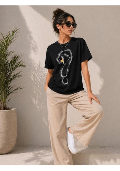 Freedom Storee Kadın Kuğu Figürlü Soru İşareti Baskılı Tişört Kısa Kol T-shirt - Siyah Çok Renkli