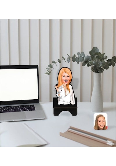 Kişiye Özel Kadın Model Karikatürlü Ahşap Biblo Telefon Standı-2