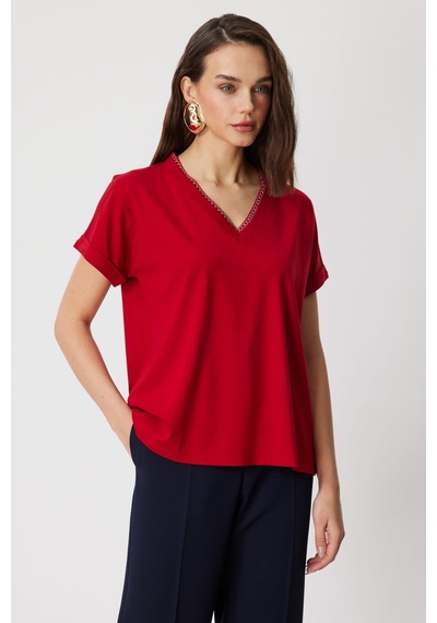 On Kadın Yakası Zincirli V Yaka T-shirt 71352 Kırmızı