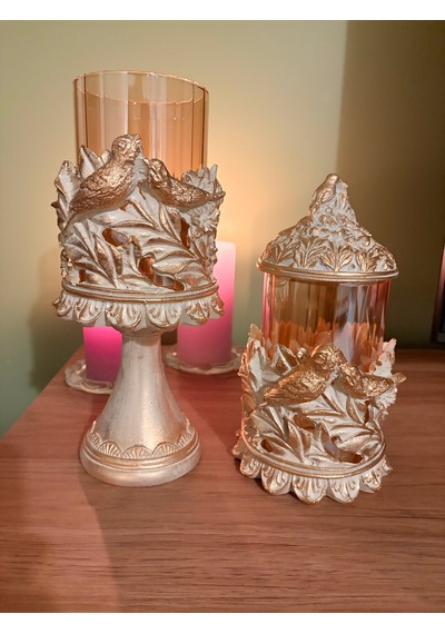 Kuşlu Ayaklı Ve Kapaklı Dekoratif Cam Mumluk & Şekerlik Seti Krem Altın Varak Eskitme 2'li Şamdan & Kavanoz 27x12 Cm & 23x12 Cm Çok Renkli