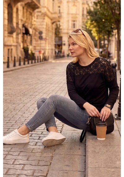Aytemas Önü Şerit Taşlı Aplikeli Bluz Siyah