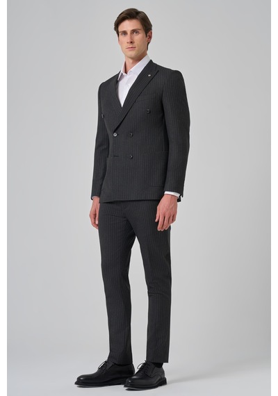 Morven Erkek Füme Poliviskon Trend Çizgili Slim Fit Sivri Yaka Kruvaze Takım Elbise 26ms001007050 Füme Morven Erkek Füme Poliviskon Trend Çizgili Slim Fit Sivri Yaka Kruvaze Takım Elbise 26ms001007050 Füme
