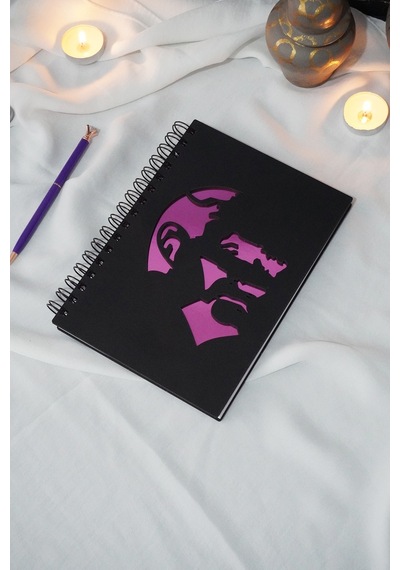 Mustafa Kemal Atatürk Siyah Ahşap Kapaklı Defter - A5 Spiralli Çizgisiz Defter