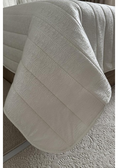 Velmira Jakarlı Kadife Elyaf Dolgulu Yatak Örtüsü 240x240 Cm Krem Krem