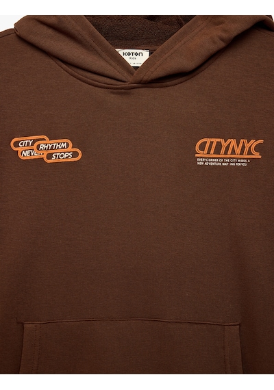 Koton Uzun Kollu Üç İplik Kapşonlu Baskılı Kanguru Cep Detaylı Sweatshirt Kahverengi 7wkb10473tk Kahve Koton Uzun Kollu Üç İplik Kapşonlu Baskılı Kanguru Cep Detaylı Sweatshirt Kahverengi 7wkb10473tk Kahve