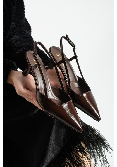 Dabab Shoes Lıya Kadın Acı Kahve 6 Cm İnce Topuklu Bilekten Bantlı Arkası Açık Tokalı Sivri Burun Rugan Ayakkabı Acı Kahverengi Dabab Shoes Lıya Kadın Acı Kahve 6 Cm İnce Topuklu Bilekten Bantlı Arkası Açık Tokalı Sivri Burun Rugan Ayakkabı Acı Kahverengi