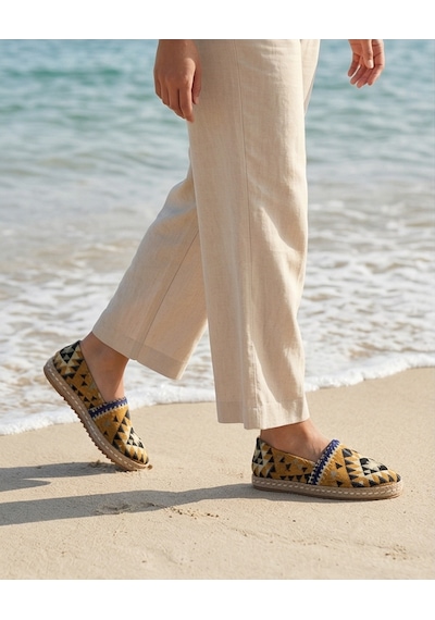 Futsishoes Camellıa Sarı Kilim Desenli Hasır Taban Nakış Detaylı Hakiki Deri Kadın Etnik Desen Espadril Ayakkabı Futsishoes Camellıa Sarı Kilim Desenli Hasır Taban Nakış Detaylı Hakiki Deri Kadın Etnik Desen Espadril Ayakkabı