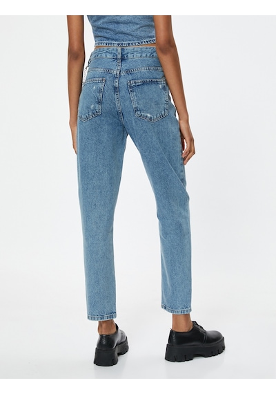 Koton Yırtık Kot Pantolon Standart Bel Zincir Detaylı Cepli Pamuklu - Mom Jean Açık İndigo 4sal40434md Açık İndigo Koton Yırtık Kot Pantolon Standart Bel Zincir Detaylı Cepli Pamuklu - Mom Jean Açık İndigo 4sal40434md Açık İndigo