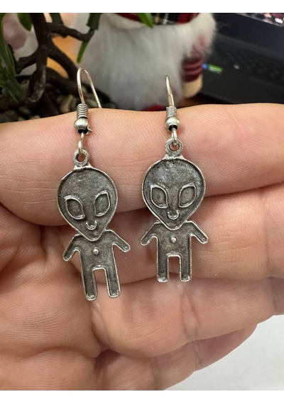 Herşey Nota Minimal Figür Tasarımlı Metal Küpe Sallantılı Küpe Çok Renkli