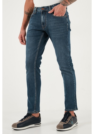 Buratti Pamuklu Regular Fit Normal Bel Boru Paça Jeans Erkek Kot Pantolon 2211C36Parma Mavi Buratti Pamuklu Regular Fit Normal Bel Boru Paça Jeans Erkek Kot Pantolon 2211C36Parma Mavi