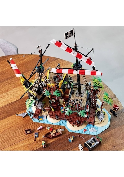 LEGO® Ideas 21322 Pirates Of Barracuda Bay 2545 Parça