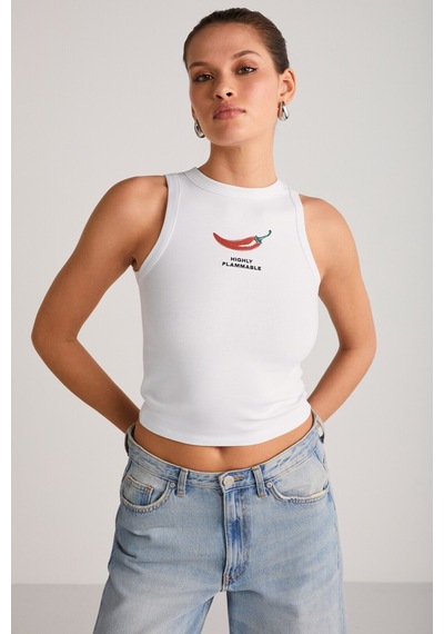 Ethıquet Spıce Kadın Bisiklet Yaka Kalın Askılı Baskı Detaylı Crop Organik Pamuklu Örme Kumaş Beyaz T-shirt
