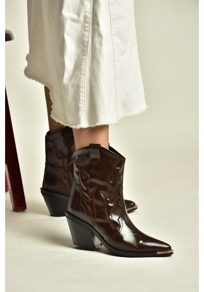 Fox Shoes Z920241160 Kahverengi Rustik Kalın Topuklu Kovboy Model Western Kadın Bot