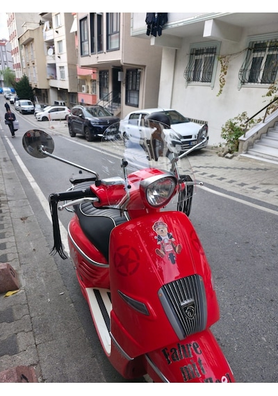 Motocam Peugeot Django Ön Cam 2017-2026 Model 37cm Şeffaf Renkli 4mm Aparatsız