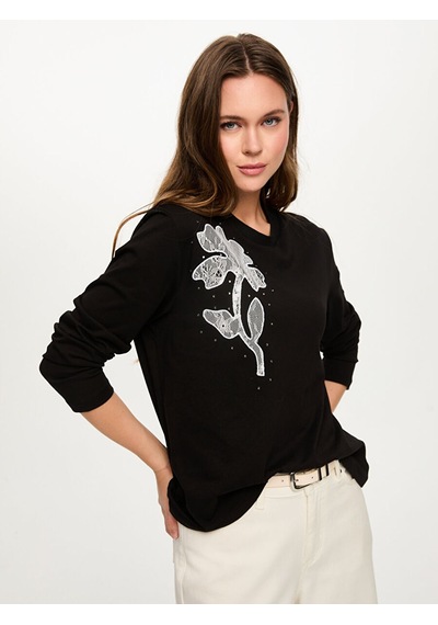 Yakası Ribana Detaylı Önü Çiçek Dantel Aplikeli Uzun Kol Tshirt S26tsh088 Us26tsh08810 Siyah Yakası Ribana Detaylı Önü Çiçek Dantel Aplikeli Uzun Kol Tshirt S26tsh088 Us26tsh08810 Siyah
