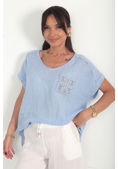 By Saygı Kadın İtalyan Cotton V Yaka Örgü Dantel Tek Cepli Oversize Keten Bluz Bebe Mavi By Saygı Kadın İtalyan Cotton V Yaka Örgü Dantel Tek Cepli Oversize Keten Bluz Bebe Mavi