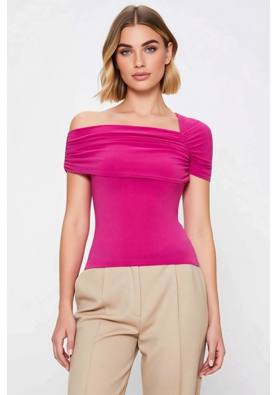 Benerly Kadın Bluz Slim Fit Asimetrik Yaka Tek Kısa Kol Örme Kumaş Büzgül Fuşya