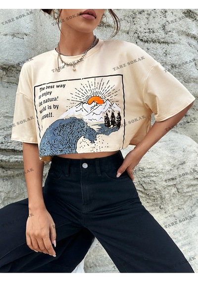 Flood Of Style Crop Ckod-232913 Dalgalı Ve Sloganlı Grafik Kısa Bej